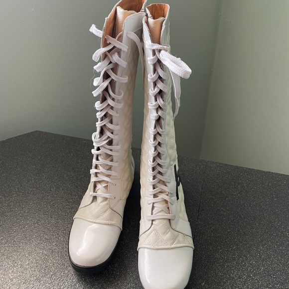 Authentic Chanel ivory/white boots, 39/8, NWOT - Picture 3 of 9
